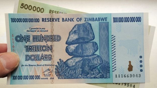 A solução do Zimbábue para a inflação foi dolarizar a economia (Foto: Reuters via BBC)
