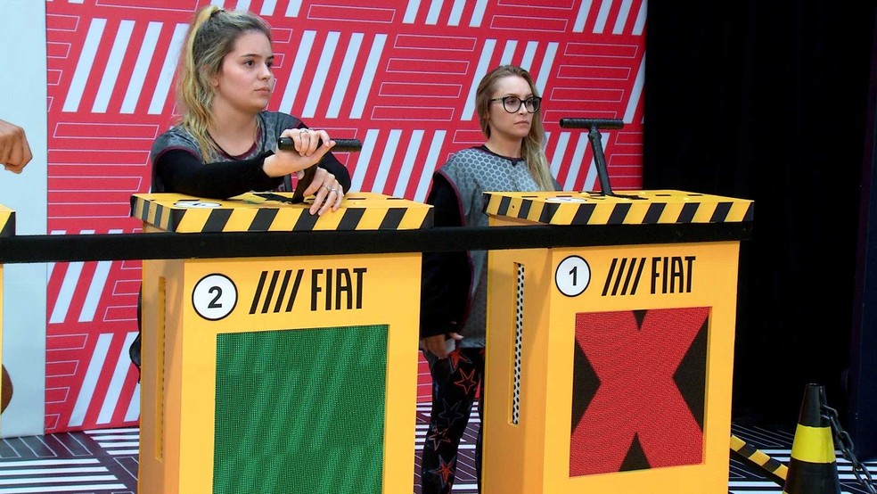 Carla Diaz e Fiuk são a primeira dupla a deixar a Prova do Líder Fiat — Foto: Globo