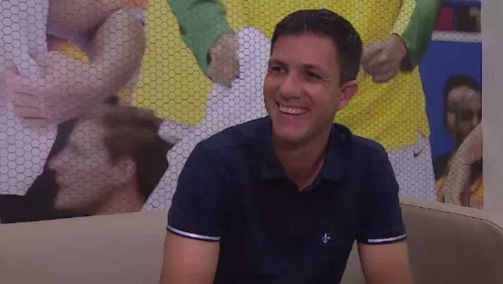Mauricio Barbieri ri e nega que medalha em caso de título fique com ele — Foto: GloboEsporte.com