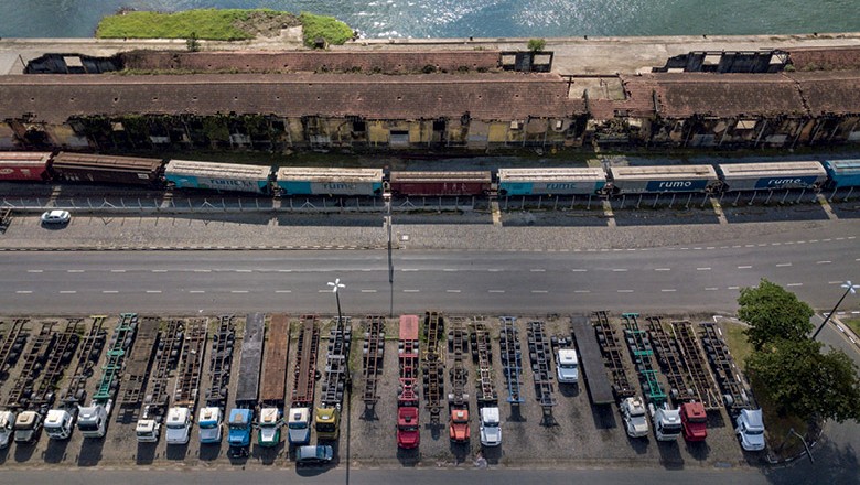 Dossiê Caminhos da Safra - Caminhões em um dos acessos ao Porto de Santos durante a greve (Foto: José Medeiros)