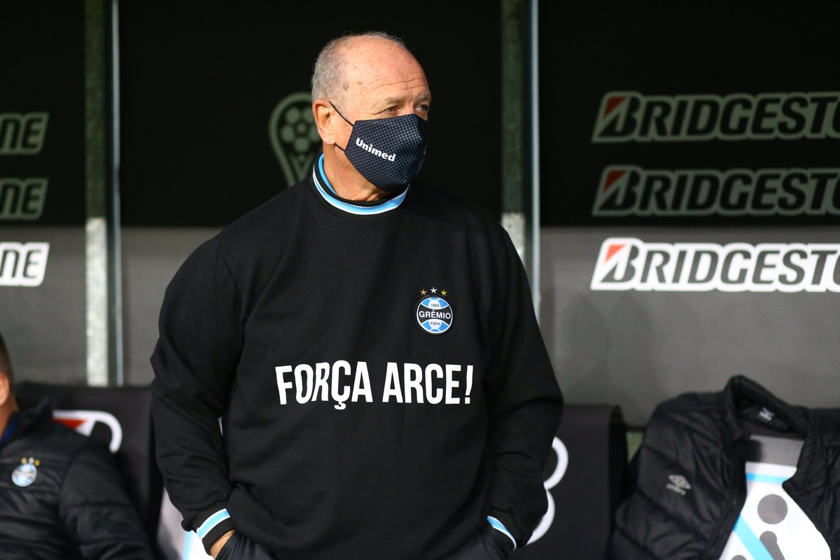 Felipão manda mensagem em jogo do Grêmio após morte de filho de Arce: "Força" - Vimarsana News