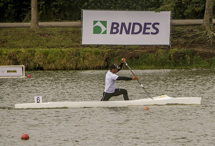 Isaquias Queiroz avançou sem problemas para a fase decisiva do Brasileiro (Foto: Murilo Ribas / Confederação Brasileira de Canoagem)