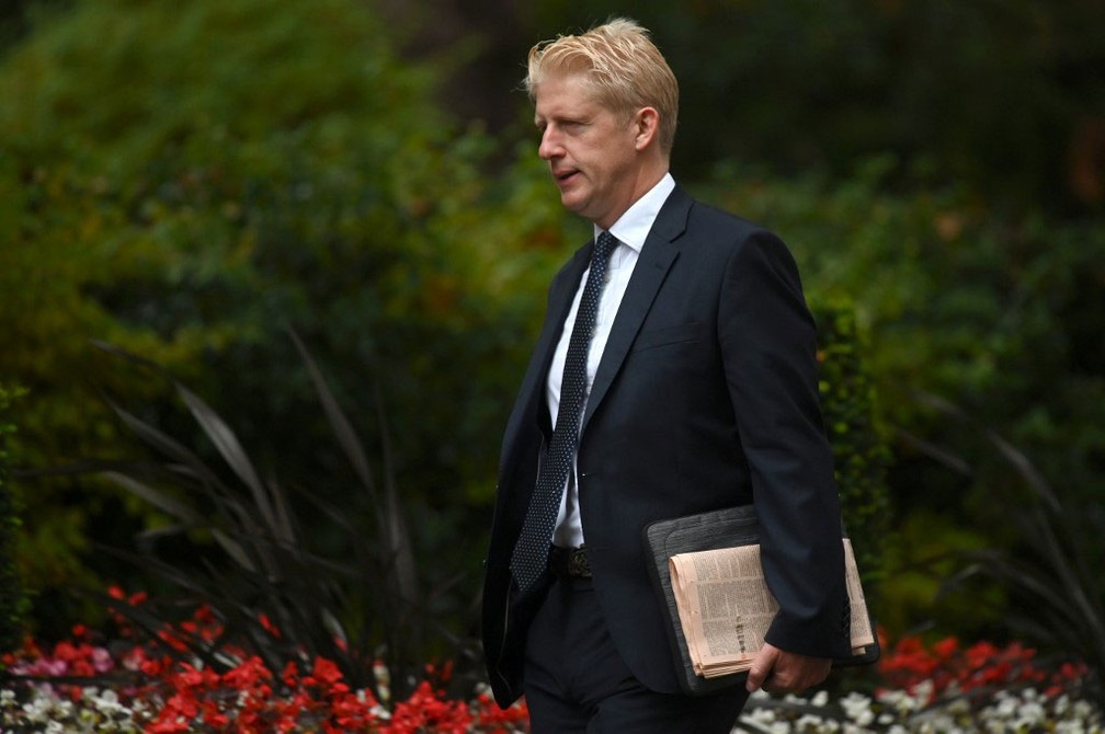 Imagem de arquivo mostra Jo Johnson, ministro de estado das Universidades do Reino Unido, chegando para reunião em Downing Street, em 4 de setembro  — Foto: Daniel Leal-Olivas / AFP