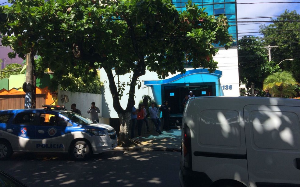 Crime ocorreu dentro de clínica odontológica no bairro da Pituba (Foto: Henrique Mendes/G1)