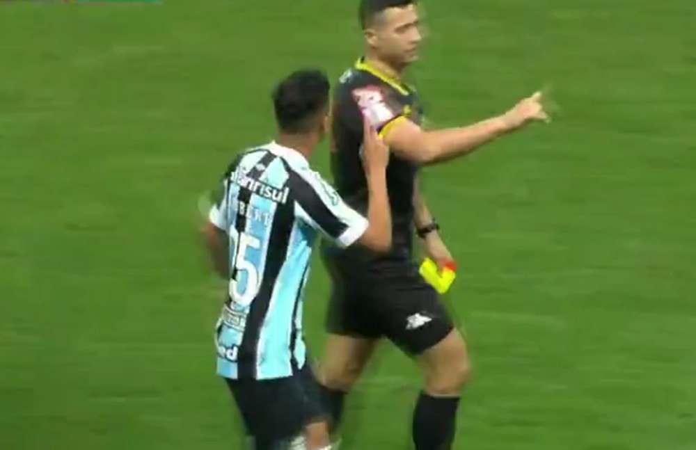 Central do Apito: Fernanda Colombo concorda com expulsão de Jhonata Robert, do Grêmio