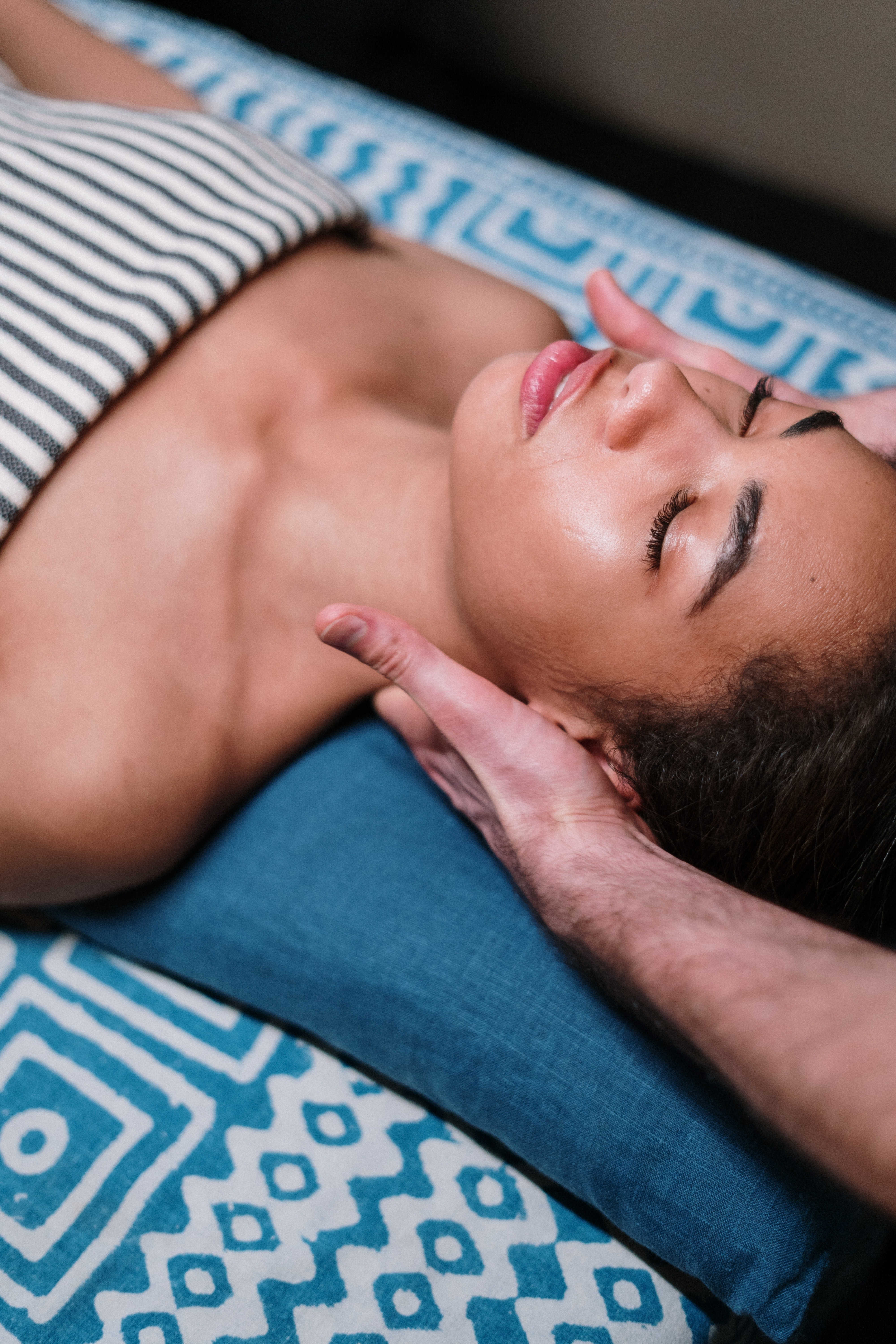 Técnicas de massagem relaxam o corpo e diminuem o estresse (Foto: Reprodução/Pexels)