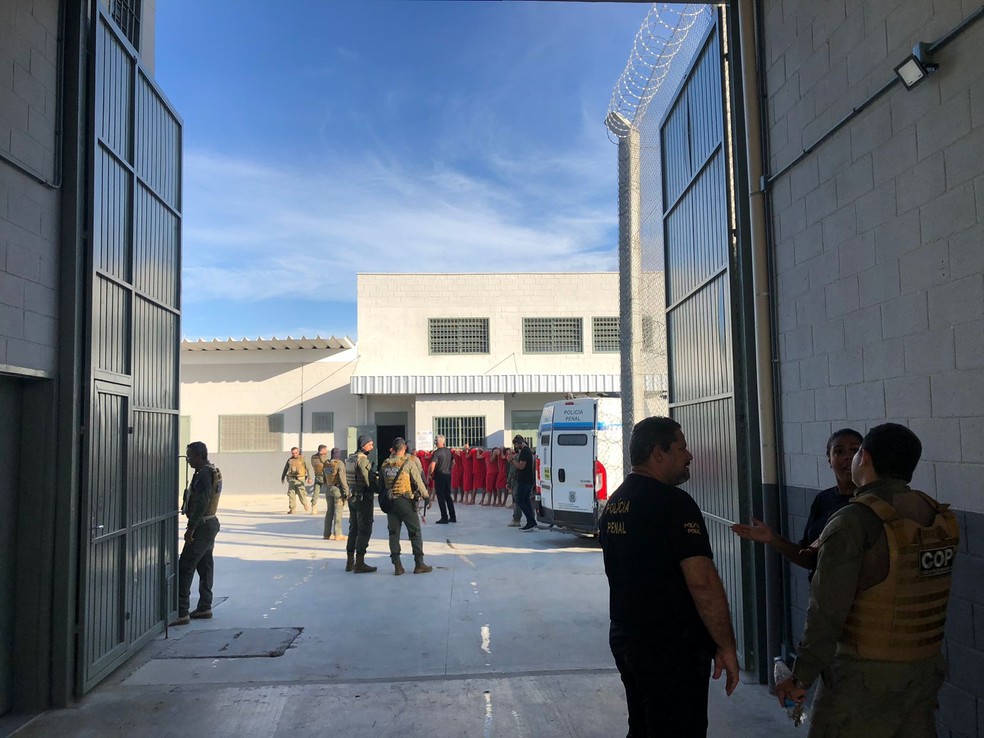800 presos são transferidos para o Presídio de Segurança Máxima de Maceió — Foto: Nick Marone/TV Gazeta