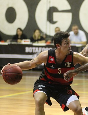 Após primeira derrota no NBB e sem Fischer, Flamengo recebe o Vitória