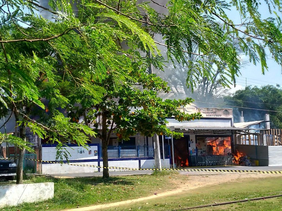 Caminhão de gás explode em Itariri, SP — Foto: G1 Santos