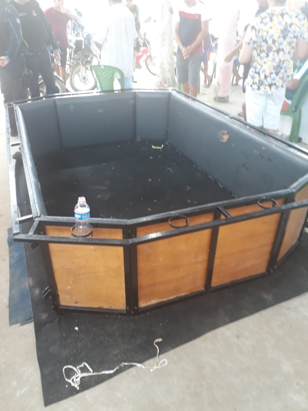 Foi encontrado um tambor móvel usado para a rincha de galos em Pacatuba. — Foto: Divulgação/PM
