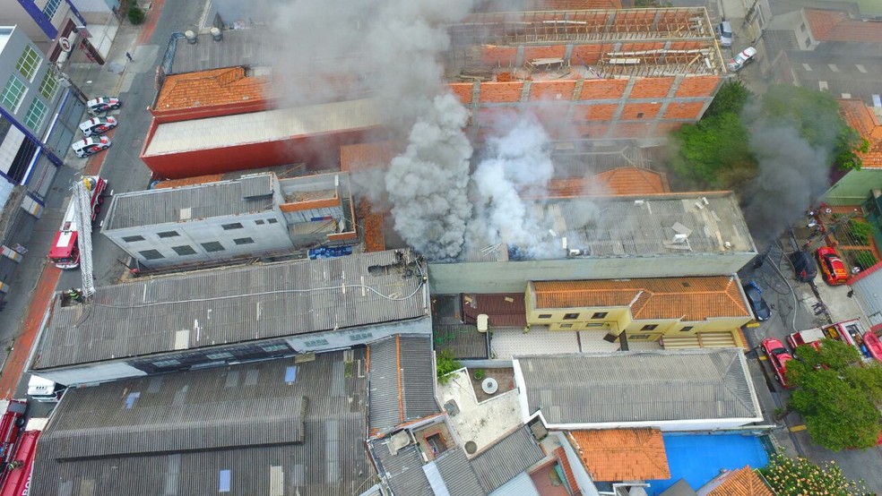 Incêndio em loja de roupas (Foto: Corpo de Bombeiros/Divulgação)
