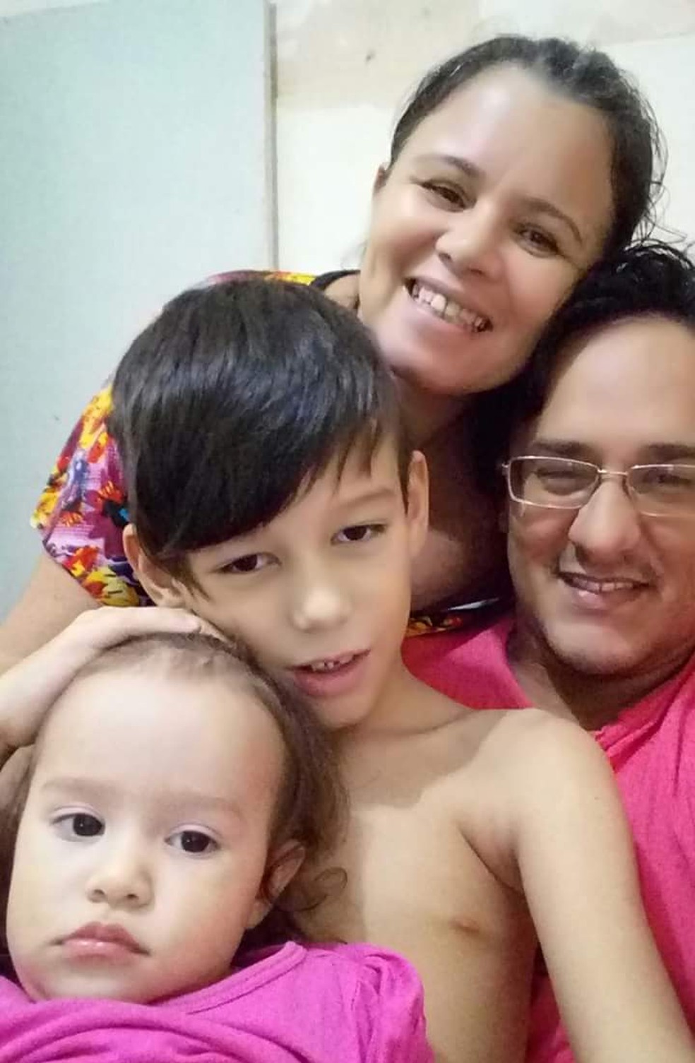 &Iacute;ndio mora em uma casa alugada com a esposa e os dois filhos &mdash; Foto: Cedida