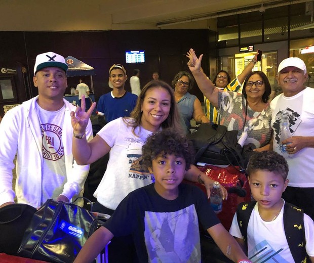 Familiares e amigos de Thiago Silva chegando a Rússia (Foto: Reprodução/Instagram)