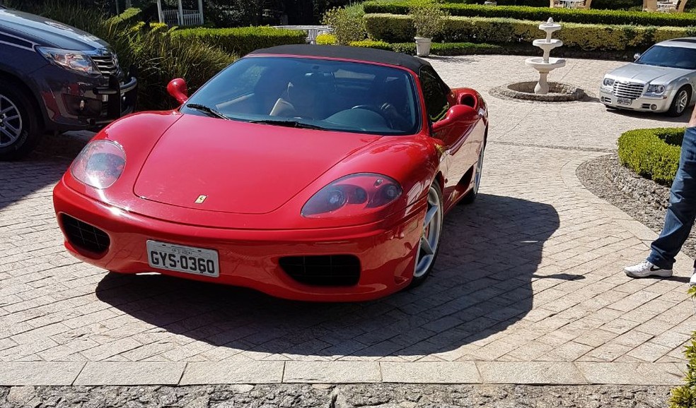 Ferrari apreendida na mansÃ£o de Laerte Codonho, dono da fabricante de refrigerantes Dolly, em Cotia (SP) (Foto: DivulgaÃ§Ã£o)
