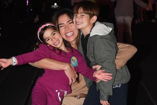 Casada com o também ex-BBB Rodrigão, Adriana Sant´Anna é mãe de Rodrigo, de 5 anos, e Linda, de 3 (Foto: Reprodução/Instagram)