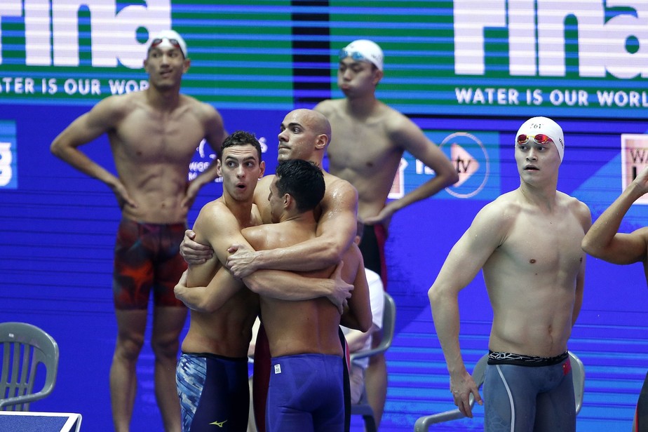 Revezamento 4x200m bate recorde sul-americano, vai Ã  final e garante vaga olÃ­mpica