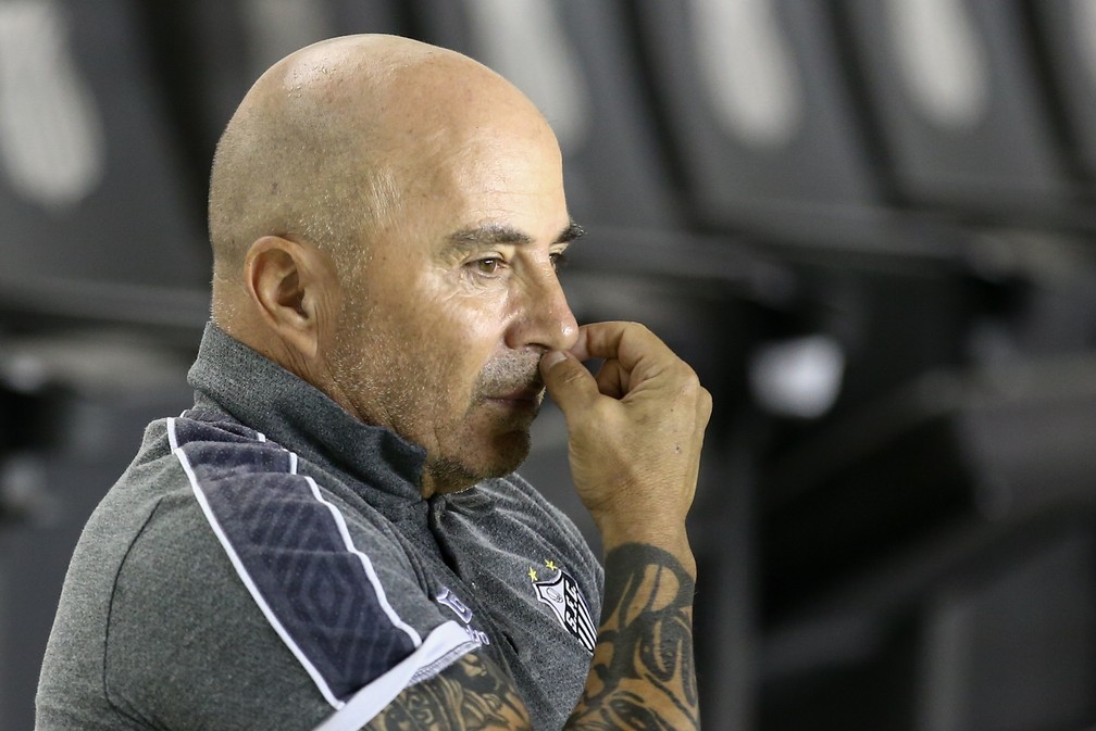 Jorge Sampaoli durante jogo do Santos — Foto: Marcello Zambrana/Estadão Conteúdo