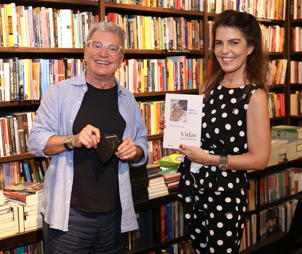 Mariana Gross prestigia lançamento de livro de Edney Silvestre no Rio (Foto: Roberto Filho/Brazil News)