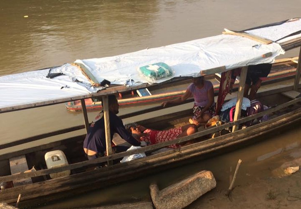 Mulher deu à luz a menino dentro de um barco no município de Porto Acre, interior do estado (Foto: Jorge Aude/Arquivo Pessoal)