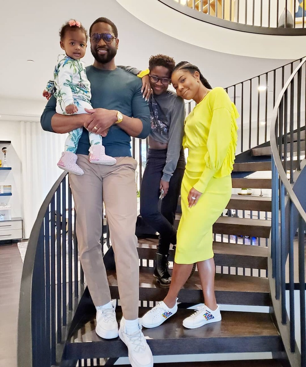 Dwyane Wade com a esposa e filhos  — Foto: Reprodução/Instagram