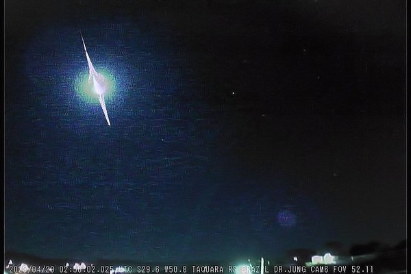 Meteoro é visto no céu do RS  — Foto: Divulgação/Observatório Heller & Jung