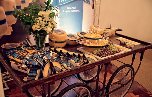 A mesa de queijos Faixa Azul teve uvas glaceadas para combinar com lascas de parmesão