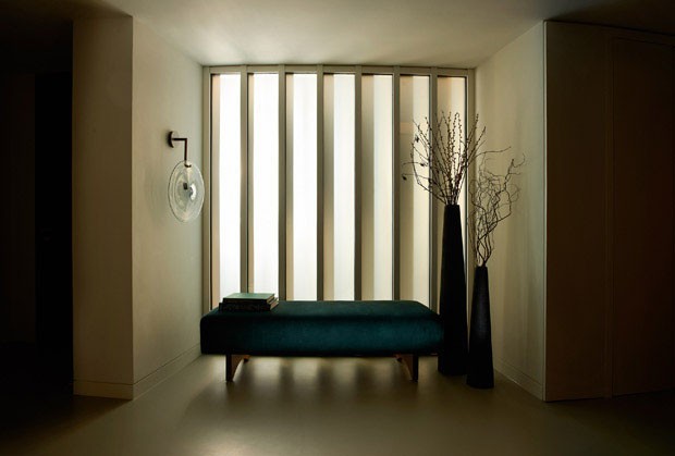 Décor elegante define apartamento em área industrial de Londres (Foto: Tina Hillier)