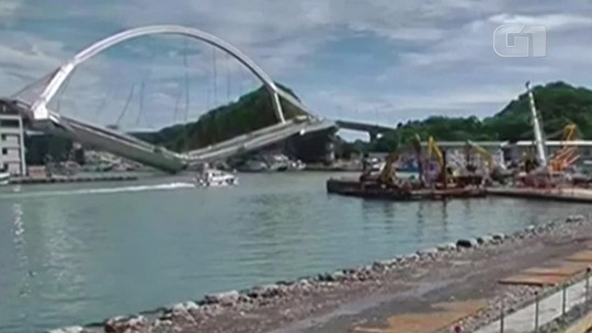 Ponte desmorona em Taiwan e deixa feridos