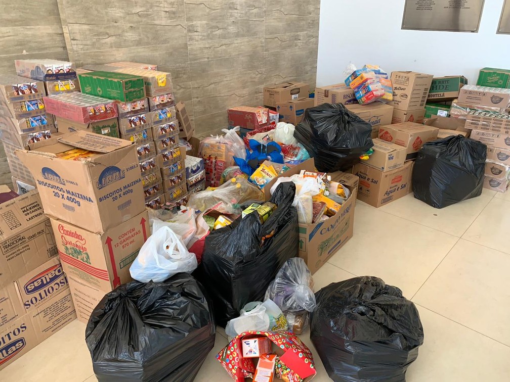 Alimentos serão doados ao Hospital de Câncer de Mato Grosso — Foto: Marcelo Souza/TVCA