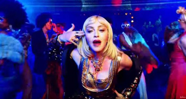 Madonna em 'God Control' (Foto: YoiTube)