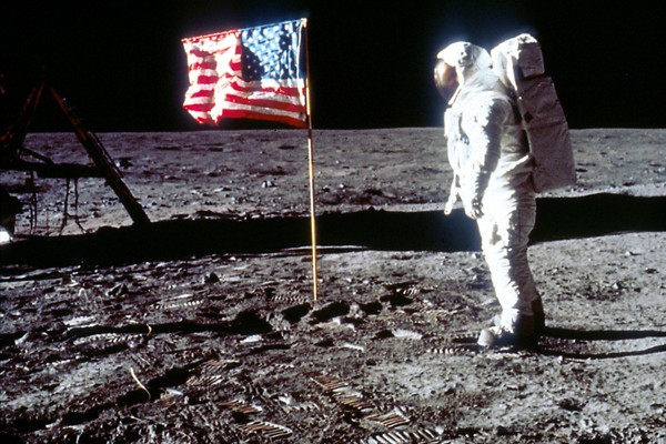 O astronauta Neil Armstrong em 1969, durante sua viagem à Lua (Foto: Getty Images)