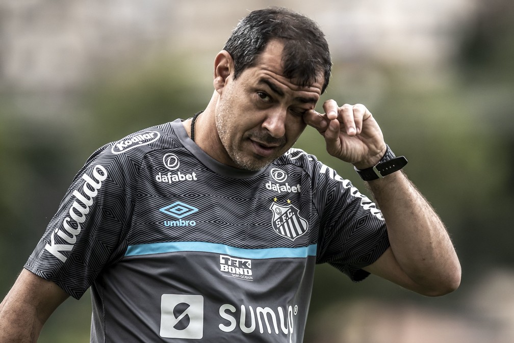 Fábio Carille durante treino do Santos no CT Rei Pelé — Foto: Ivan Storti/Santos FC