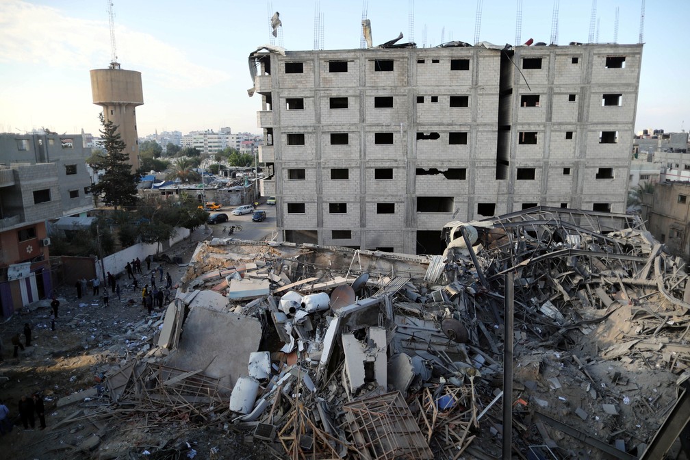 Imóvel da Al-Aqsa TV, na Faixa de Gaza, foi destruído em ataque aéreo israelense  — Foto: Suhaib Salem/ Reuters