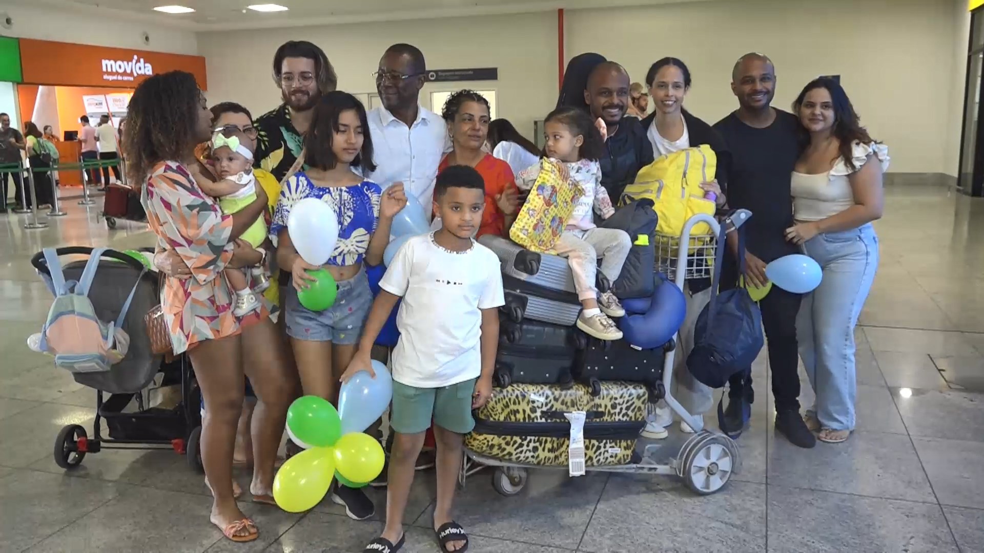 Família brasileira que estava em festa durante ataque do Hamas volta para casa em segundo avião da FAB