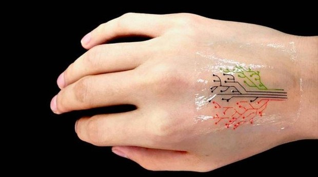 A tatuagem possui células que reagem a diferentes tipos de reagentes químicos (Foto: MIT)