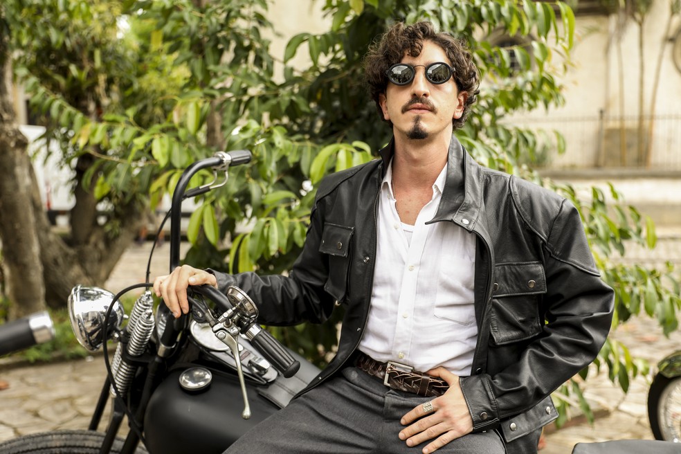 Johnny Massaro como Nelsinho em 'Além da Ilusão' — Foto: João Cotta/Globo