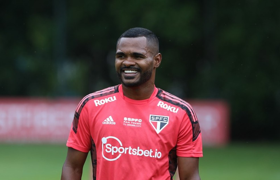 Nikão em treino do São Paulo — Foto:  Rubens Chiri / saopaulofc.net