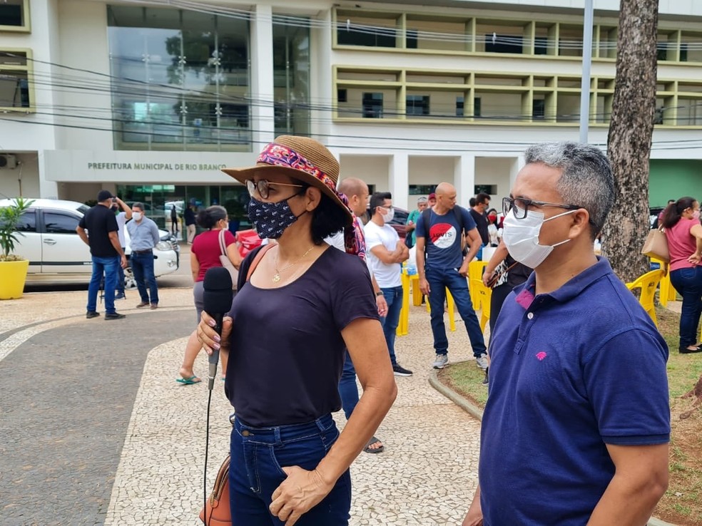 Servidores chegaram a protestar em frente à prefeitura de Rio Branco  — Foto: Arquivo/Sinteac