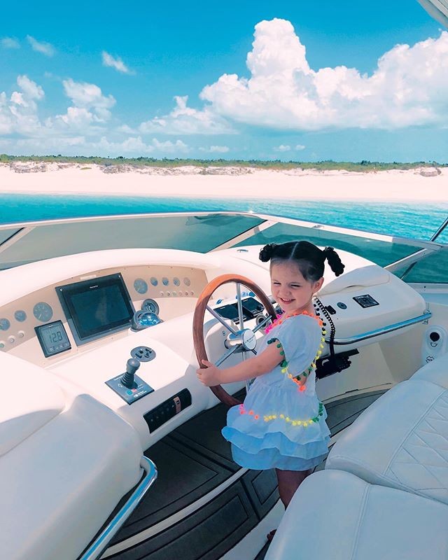 Ioni James Conran curte férias com os pais no Caribe (Foto: Reprodução/Instagram)