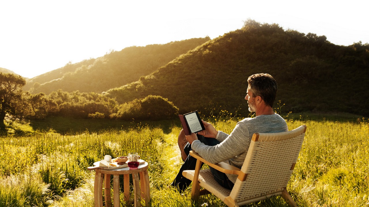 lança e-reader que permite leitura sob o sol