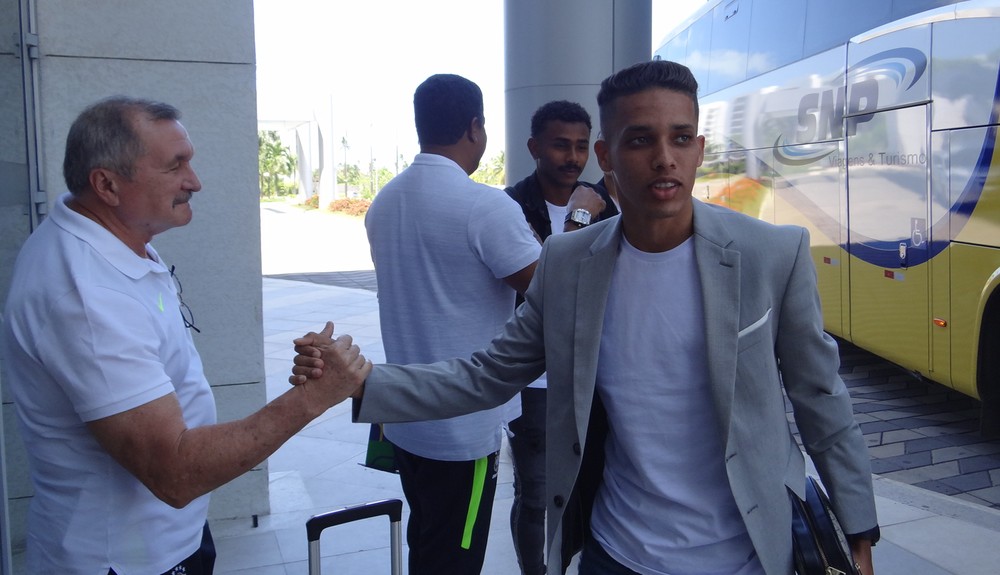 Corinthians irá reavaliar condição física de Pedrinho para poder contar com o atacante contra o Goiás