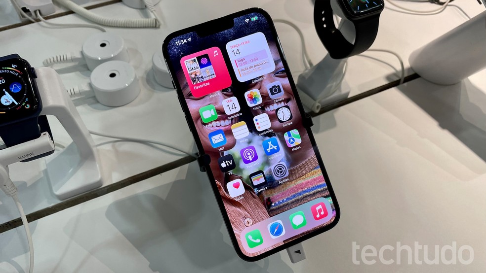 Preço de lançamento do iPhone 13 Pro Max começou em R$ 10.499 — Foto: Danilo Paulo de Oliveira/TechTudo