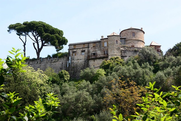 Kourtney Kardashian e Travis Barker alugaram um castelo na Itália para realizar a festa do casamento (Foto: Reprodução / Site Oficial)
