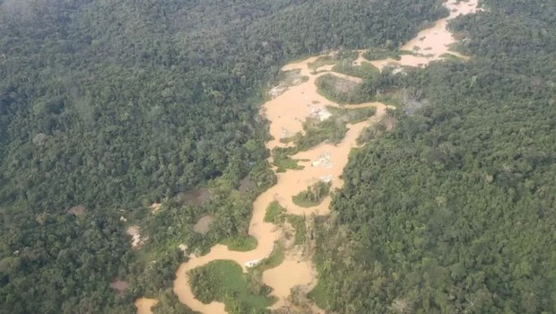 Destruição causada por frente de garimpo ilegal na Terra Indígena Yanomami (Foto: IBAMA via BBC)