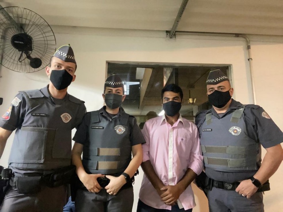 Equipe da Polícia Militar que resgatou Matheus em São Paulo — Foto: PM/Divulgação