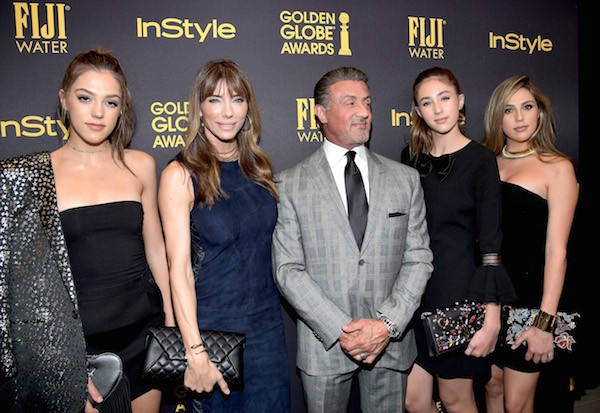 O ator Sylvester Stallone, a esposa e as três filhas (Foto: Getty Images)