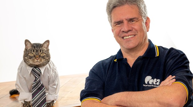 Gato Chico, do Cansei de Ser Gato, e Fábio Zimerman, CEO da Petz (Foto: Divulgação)