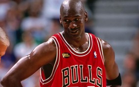 Camisa usada por Michael Jordan poderá ser arrematada por R$ 25 mi