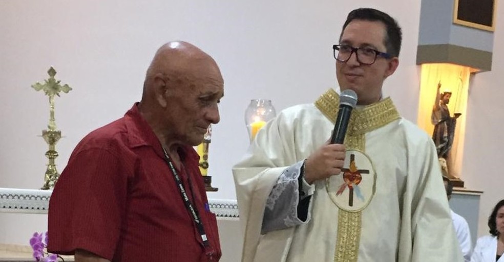 Padre Adailson e Antônio durante missa em Ituverava, SP — Foto: Foto: Arquivo pessoal