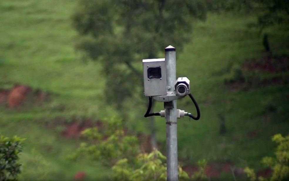 Radar em rodovia — Foto: Reprodução EPTV/Edson de Oliveira